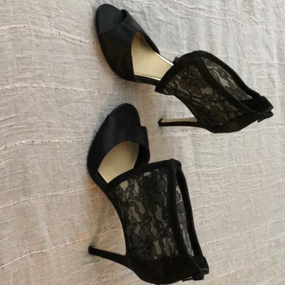 High heels (4 inches) sexy black sandals with lace